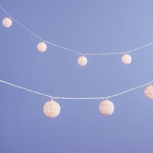 BRAND NEW WHITE FLORAL LIGHTS